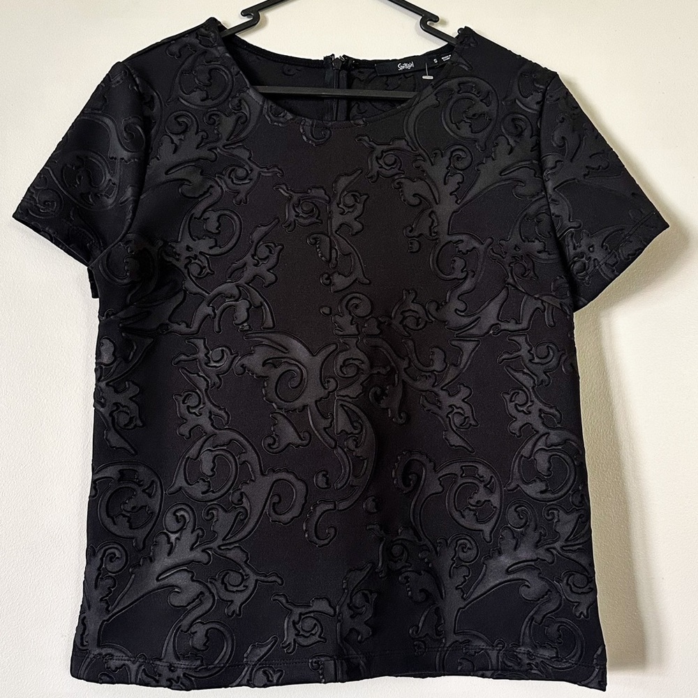 💕 Host Pick 💕 Sportsgirl Embossed Top - Picture 1 of 3